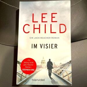 Im Visier: Ein Jack-Reacher-Roman Paperback – July 15, 2019
German Edition